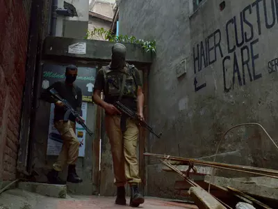 J&K Police Bust Hizbul Mujahideen Cell In Kashmir's Handwara District, 2 Militants Held
