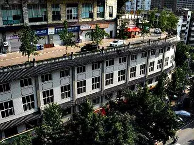 Here's Proof Of China's Love For Architecture - A Road Running Atop A Five-Storey Building!