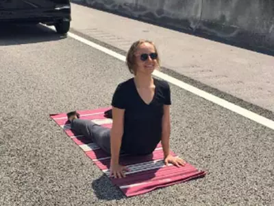 After Getting Stuck In A Massive Traffic Jam, This Woman Did Yoga In The Middle Of A Highway!