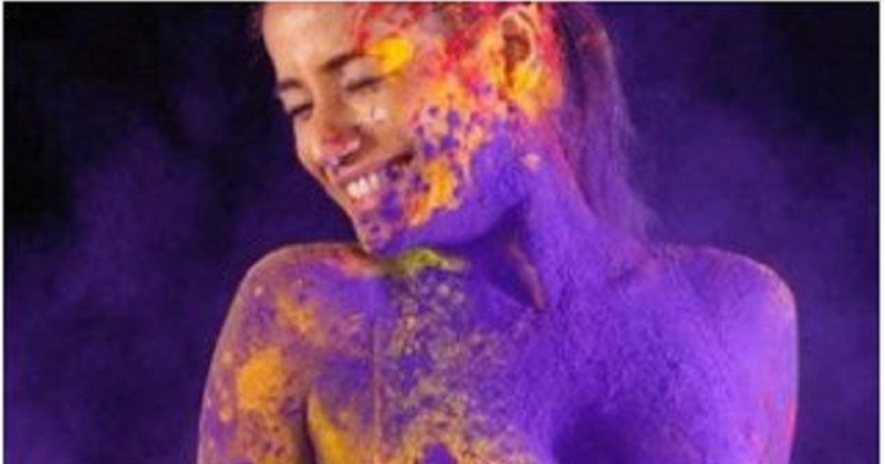 Holi Hai! Poonam Pandey Playing Holi In This Video Is Steamy AF!