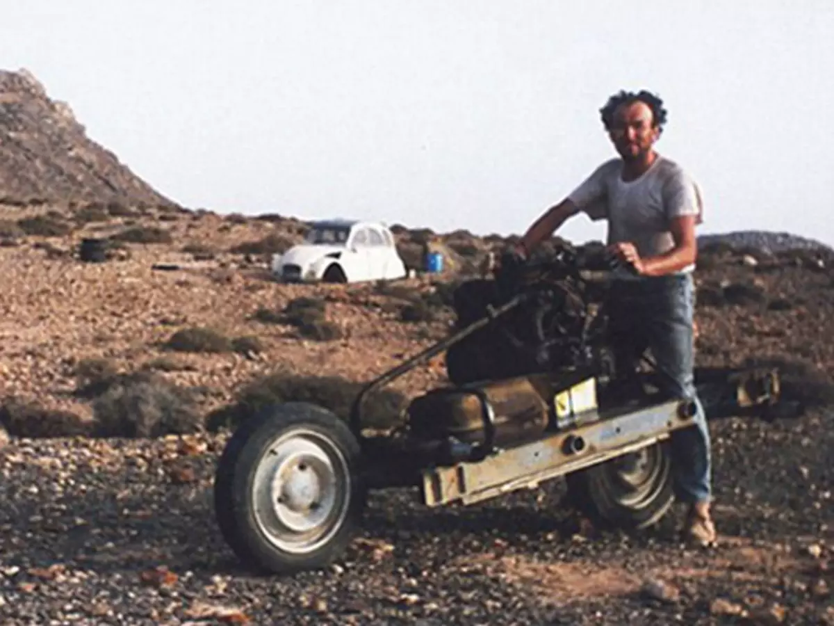 Man Stranded In Sahara Desert Builds A Bike Out Of His Broken Down Car