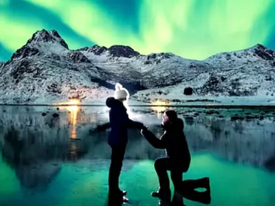 This Guy Wins All Proposals By Asking His Beloved To Marry Him In Front Of The Northern Lights!