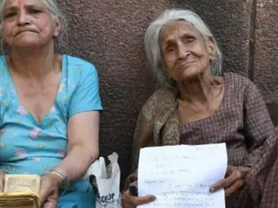 Two Elderly Women Wanting To Exchange Old Notes Have Been Outside RBI office For Three Days