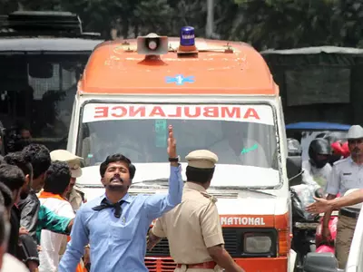 Mantri Convoy Holds Up Ambulance Again