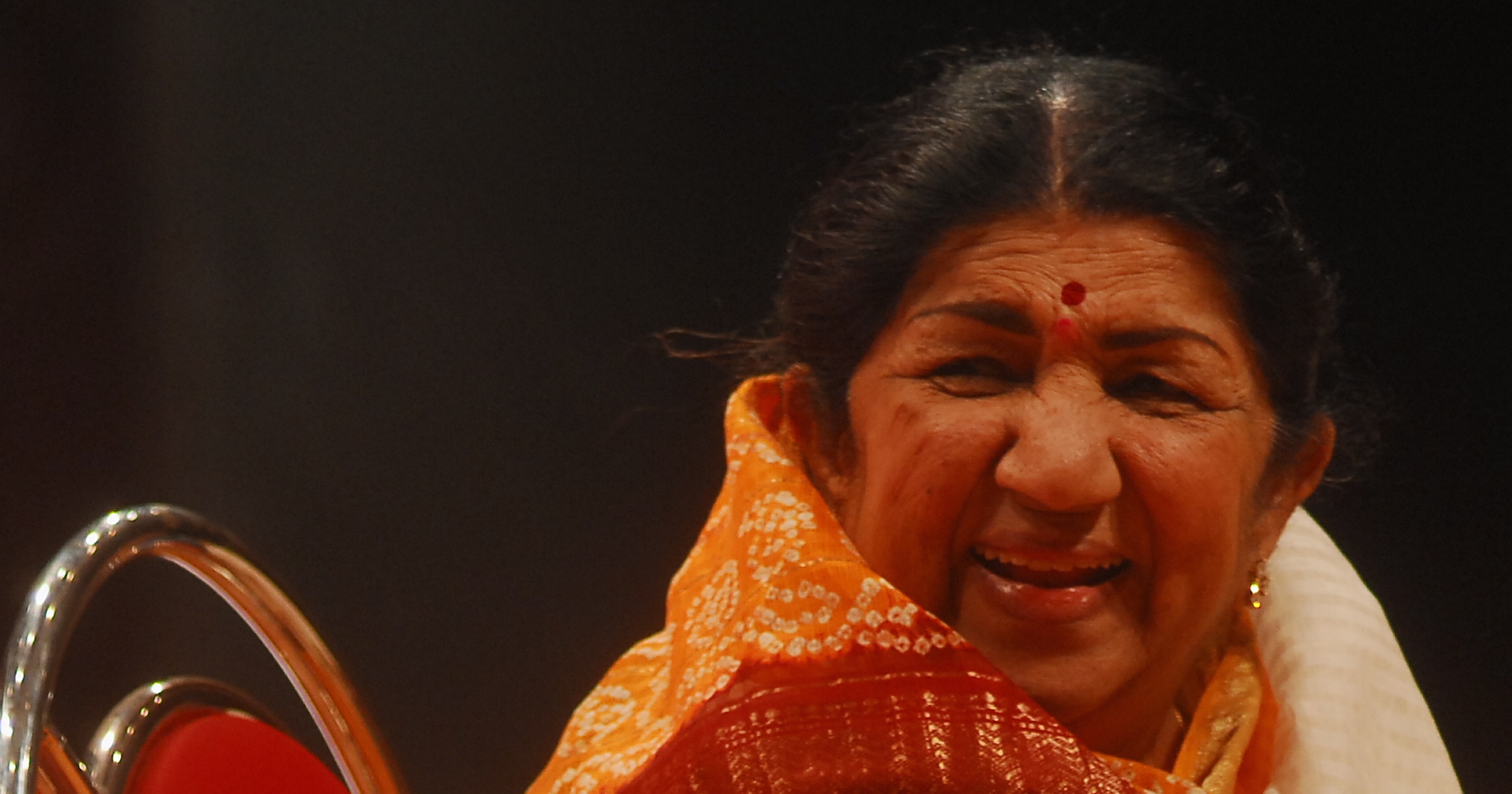 Lata Mangeshkar's Video Tribute To Soldiers On The Occasion Of Bhai ...