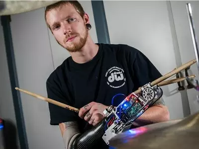 bionic drummer