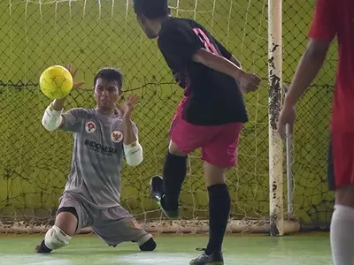 Eman Sulaeman, An Indonesian Goalkeeper With No Feet