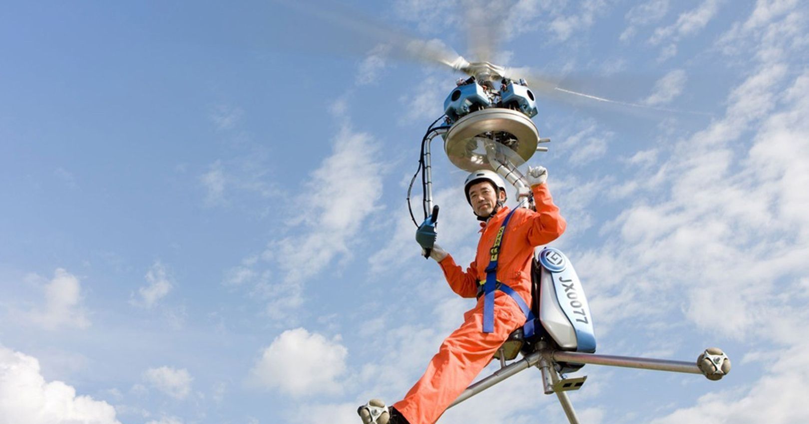 you_could_soon_be_flying_the_worlds_smallest_helicopter_1523100530.jpg