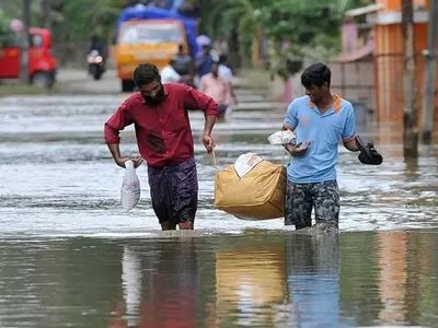 As Families Evacuated Homes, Kerala Floods Have Forced Them To Take Shelter In Cemeteries