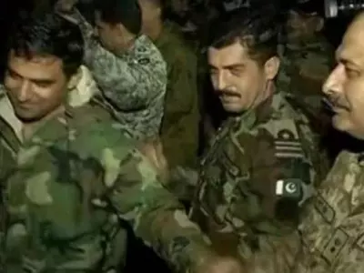 India-Pak Soldiers