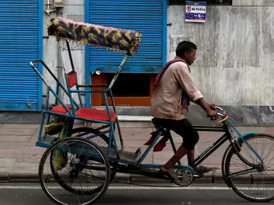 Rickshaw Puller Returns Bag With Gold