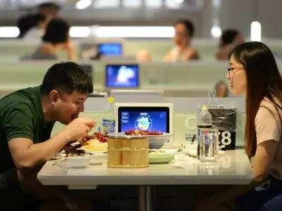 Robots The Size Of A Microwave Will Now Take Your Order & Serve Meals In China