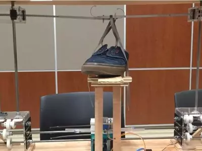 shoelace tying robot