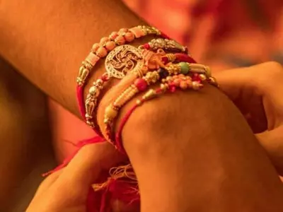 With A Message Of Peace & Harmony, Muslim Women Tie Rakhi To Hindu Brothers In Kanpur