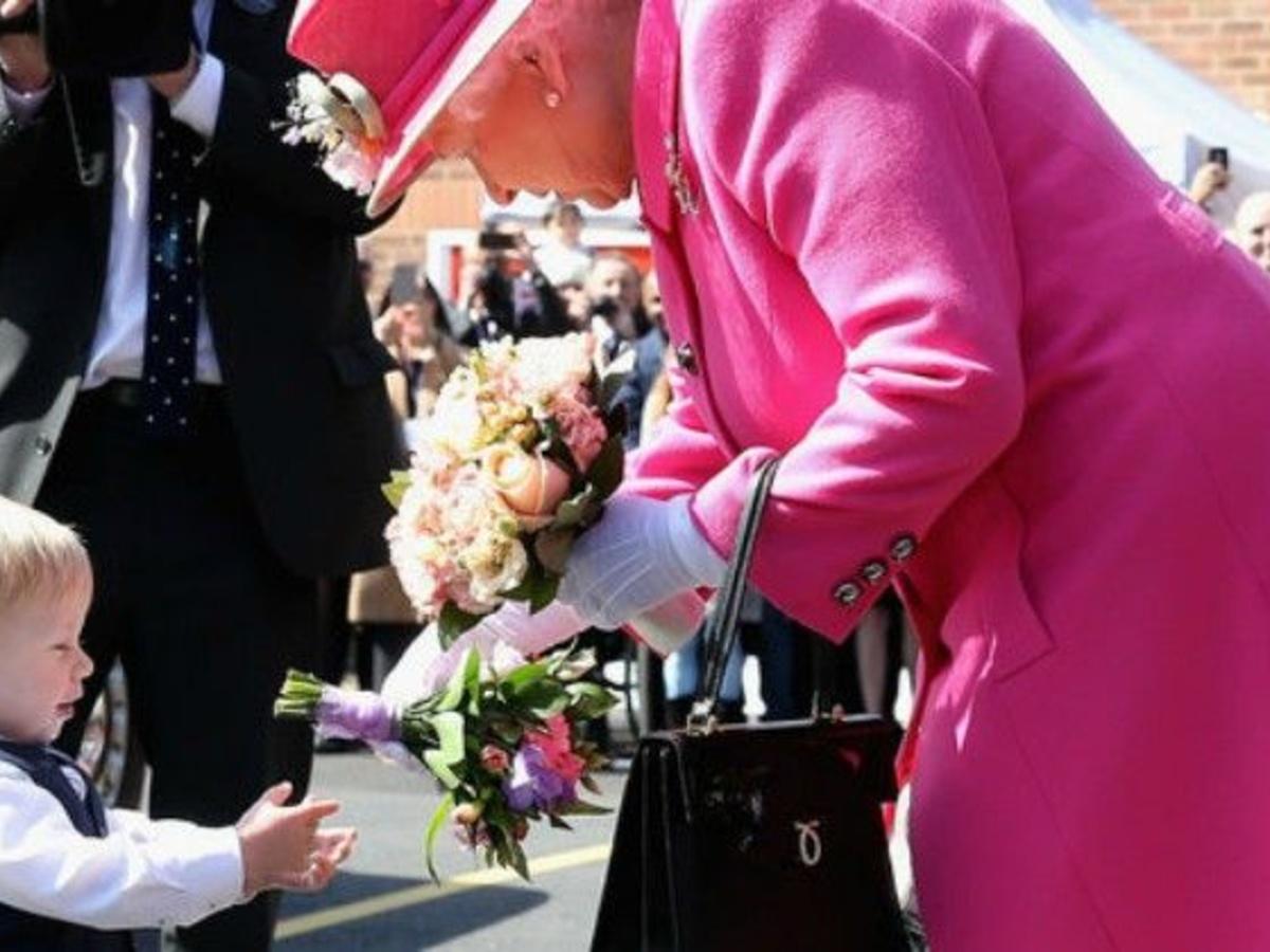 Queen Elizabeth II has been carrying this same handbag for 50 years