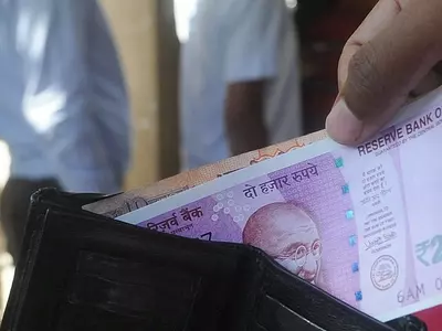 Maharashtra Woman Cop Steals Rs 50k From Accident Victim