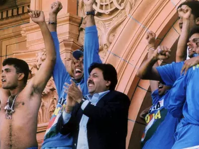 Sourav Ganguly took off his shirt on the Lord's balcony