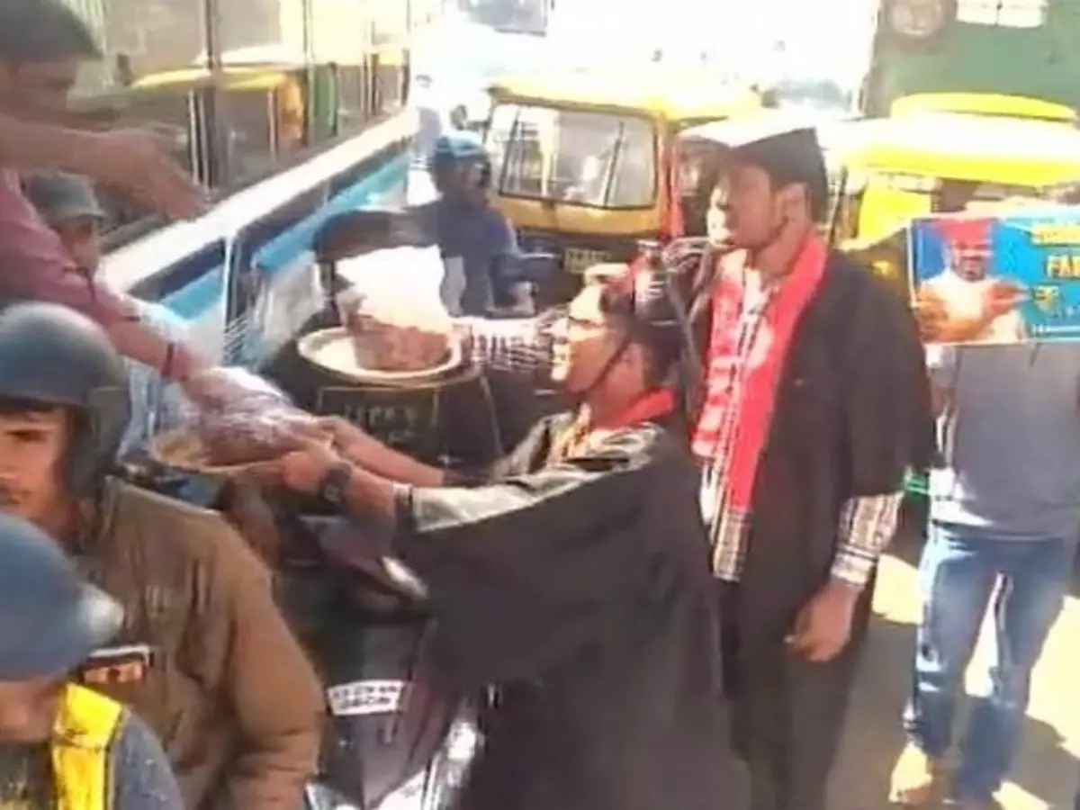 Students Wearing Degree Robe Sell Modi Pakoda Students Wearing Degree Robe Sell Modi Pakoda