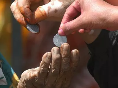 Beggars Demonetise One Rupee Coin In UP