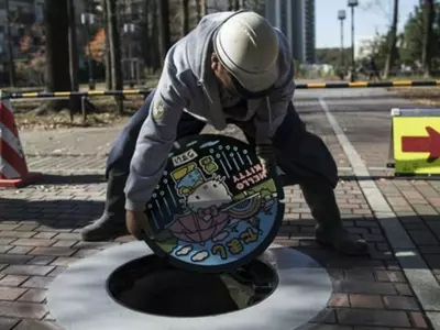 Facebook japan manhole art