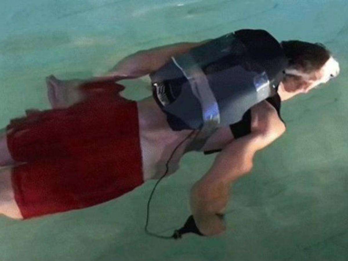 World's smallest underwater jetpacks are FAST 🫨🚀 #manplusriver #rive