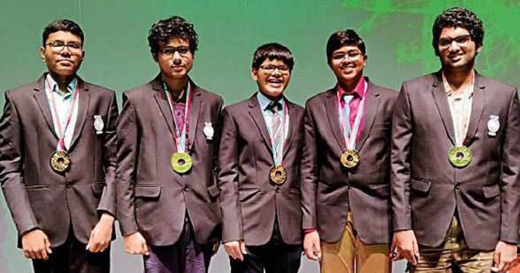 first-time-in-21-years-5-indian-students-win-gold-at-the-prestigious