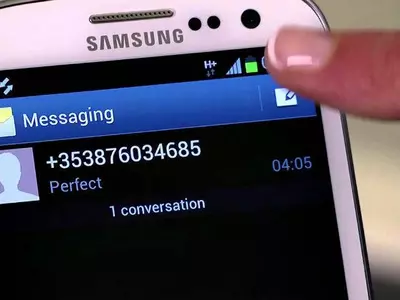 samsung phones are randomly messaging contacts