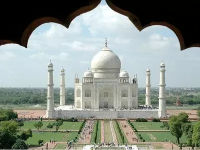 Thousands Of Factories Are Spewing Poison In The Air Around Taj Mahal, SC Asks Who’s Responsible