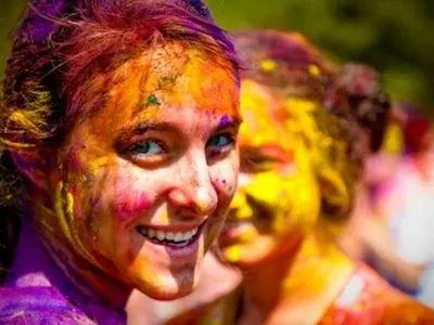 11 Rules That Can Naturally Protect Your Skin And Hair From The Fun, But Harsh Holi Colours