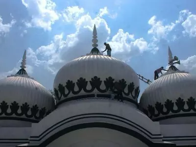 Hindus Give Land To Make Way For Masjid