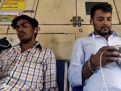 India mobile phone users