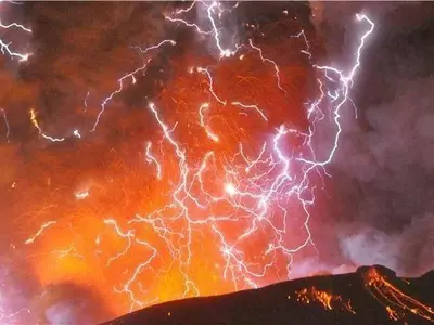 volcanic lightning