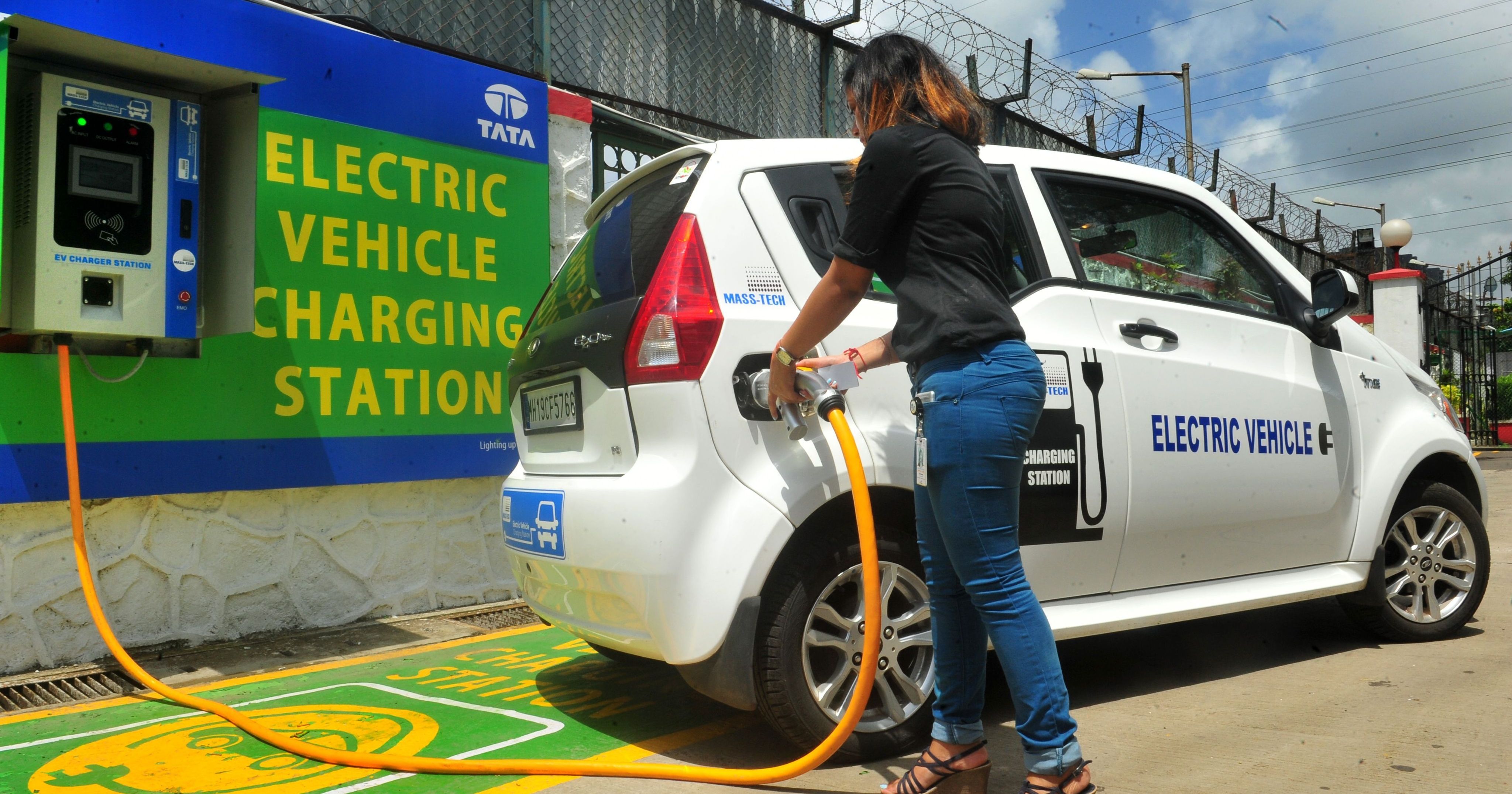 Soon, Govt May Give Rs 2.5 Lakh For Exchanging Your Old Car With An