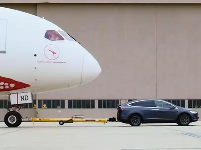 Tesla Model X Boeing 787