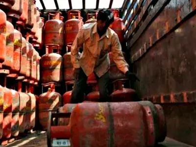 After Petrol Burns Hole In Pockets, Domestic LPG Cylinder Price Breaches Rs 1,000 In 70 Years