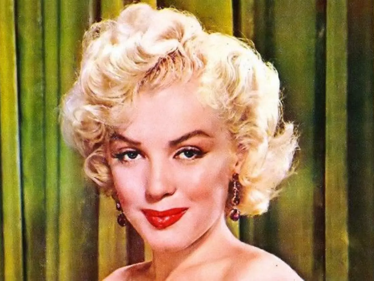 Marilyn Monroe: Hollywood Legend's 36C BRA sells for £25k at auction