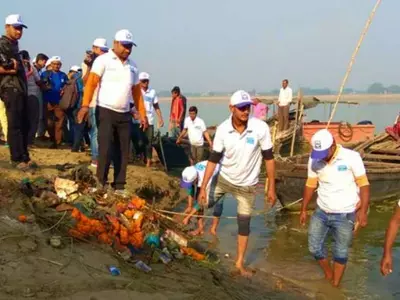 While Govt Fails To Clean Ganga, This Team Of 40 Cleared 55 Tonnes Of Garbage In Month-Long Expediti