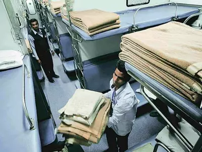 Last Year, Passengers Stole 1.95 Lakh Towels, 81,736 Bedsheets & 55,573 Pillow Covers On Western Rai