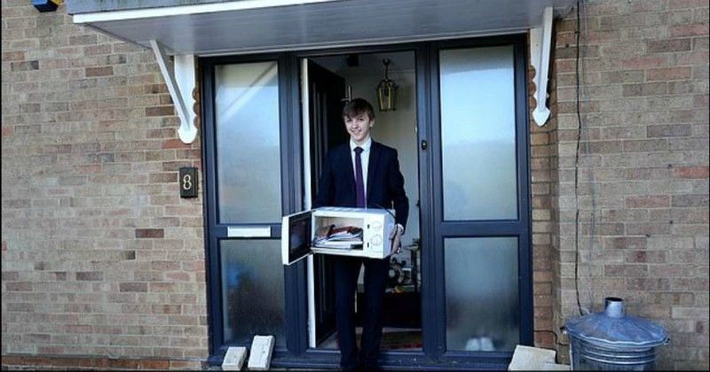 School Bans Bags Claiming Health Risk, Student Protests By Carrying