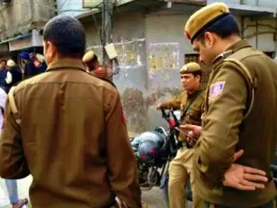 ‘Are Your Flatmates From J&K?’: Delhi Police Barges In To Womens’ Apartment With 'Questions'