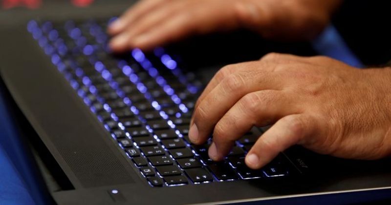 hackers-can-hear-your-keyboard-clicks-to-know-what-you-are-typing-from