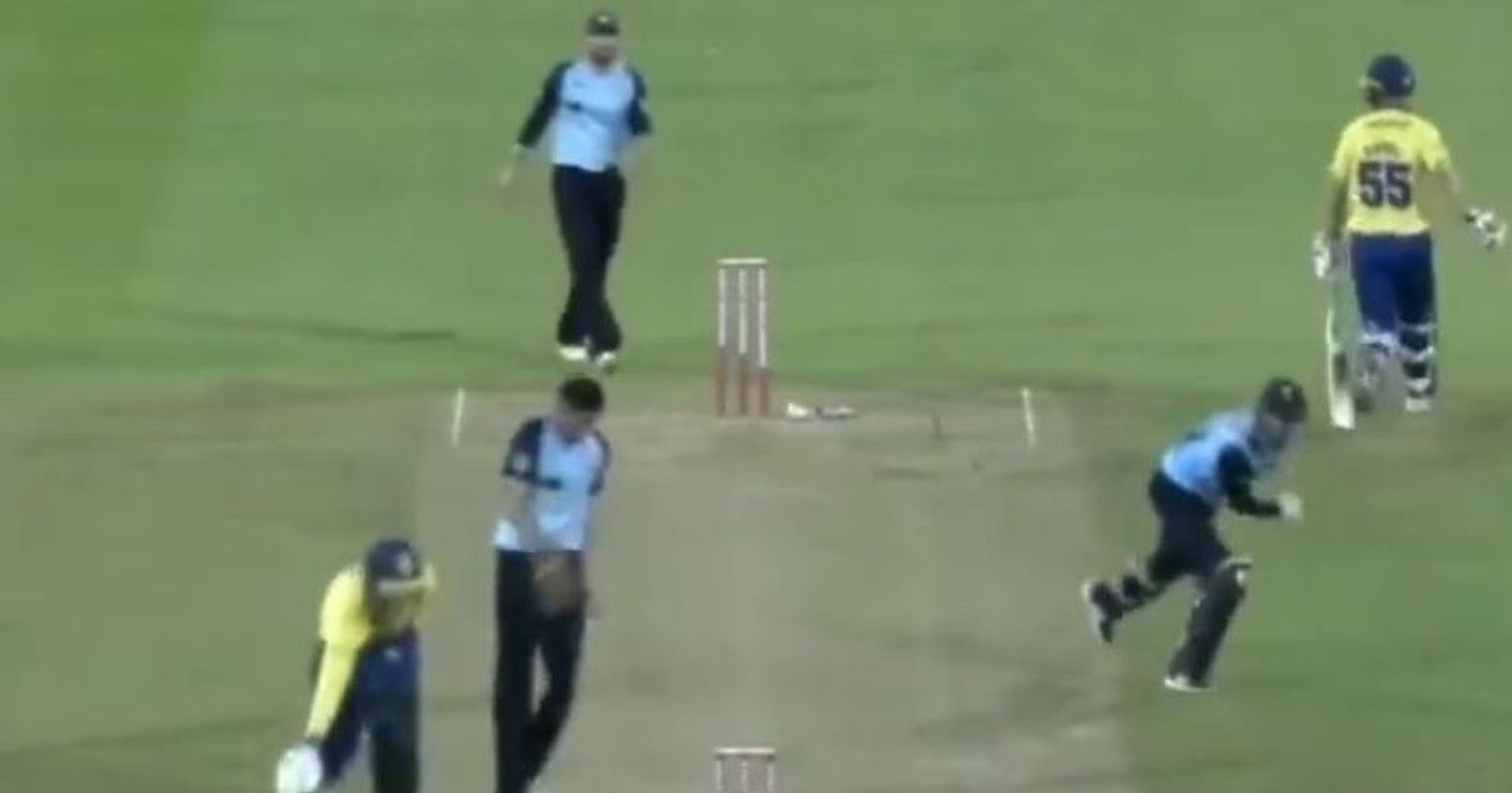 Ouch-ly Hilarious! Wicket-Keeper Hits South African Bowler Maharaj ...