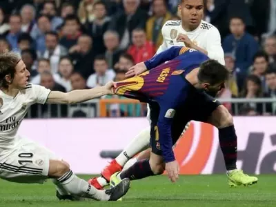 Luka Modric pulled down Lionel Messi