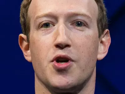 mark zuckerberg facebook ceo says it doesn't sell user data