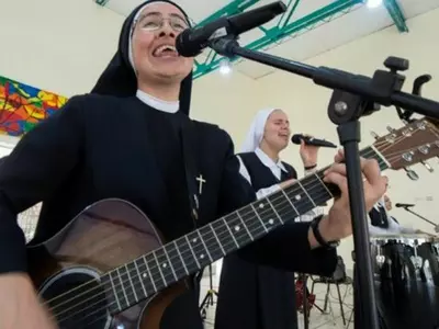 Meet These Young Nuns From The Vatican Who Play Rock And Rock Christian Songs & They're Playing For
