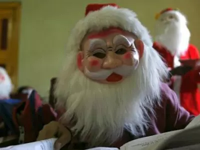 Thieves In Gurgaon Are Using Santa Claus Masks & Fog To Get Away From Police