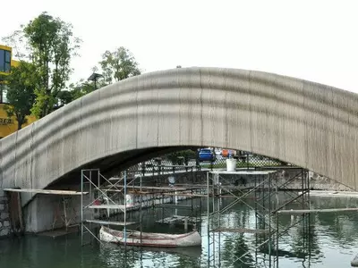 world's 1st 3d printed bridge built in just 450 hours in china