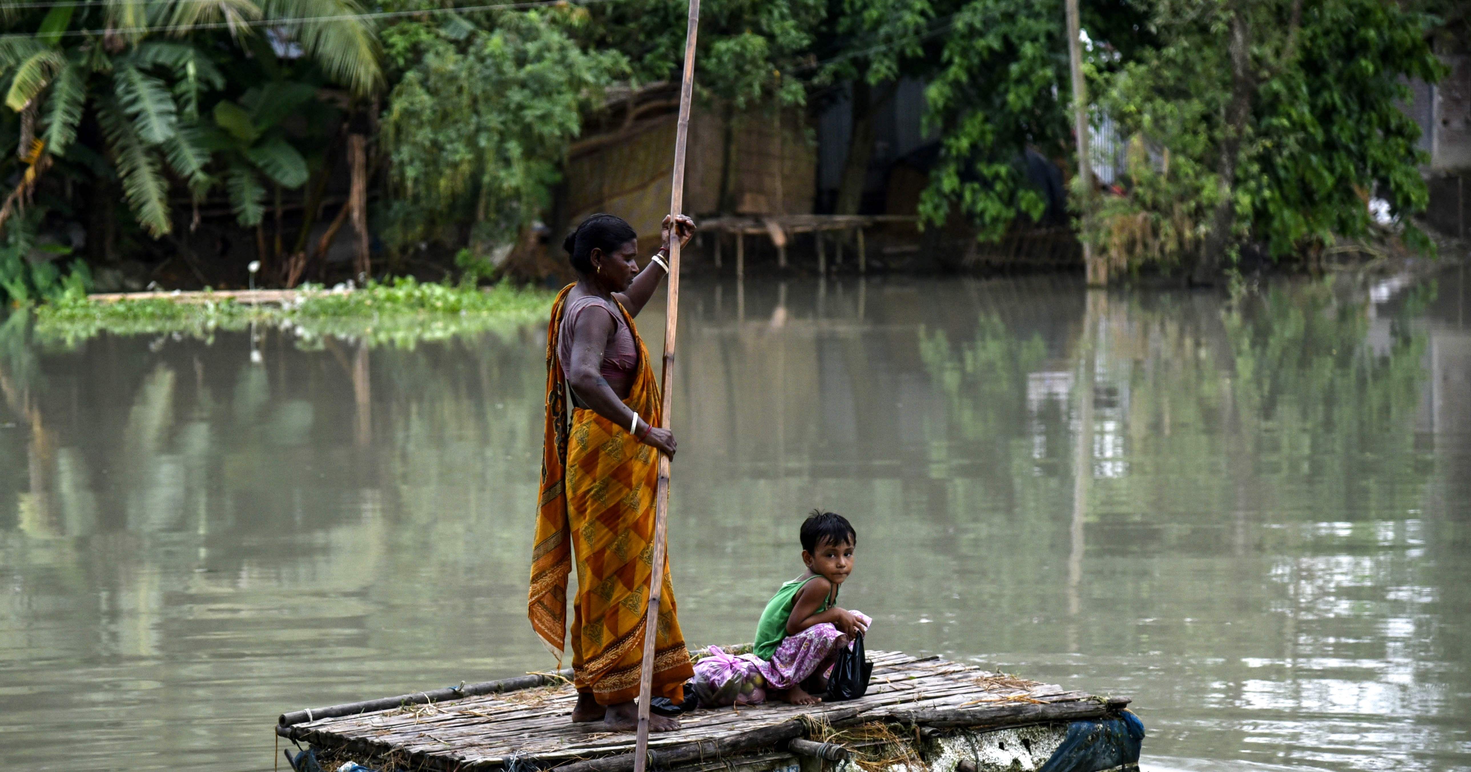 Индия непал бангладеш. Монсун в Индии. Монсун Индия когда. Flood people. Assam me Kitne District Hai.