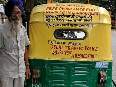 This 76-Year-Old Man Runs Free Auto Ambulance In Delhi & Proves Humanity Still Exists