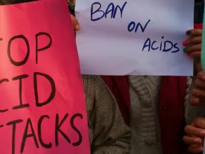 19-Year-Old Girl Arrested For Throwing Acid On Her Boyfriend To Prevent Break Up In Delhi